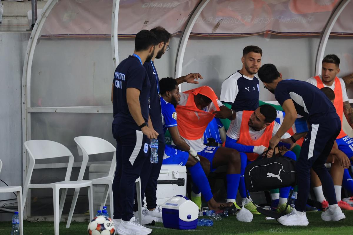 Debut de coșmar pentru Ronaldo Webster la Universitatea Craiova: gafă imensă și schimbare în minutul 37
