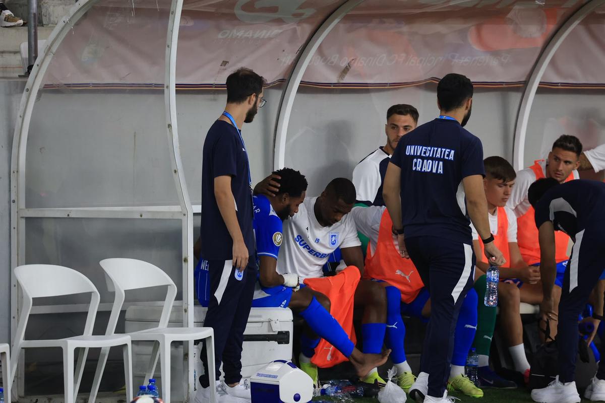 Debut de coșmar pentru Ronaldo Webster la Universitatea Craiova: gafă imensă și schimbare în minutul 37