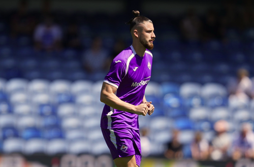 Radu Drăgușin a fost titular la Fiorentina și în amicalul cu QPR (2-3) / Foto: X Fiorentina