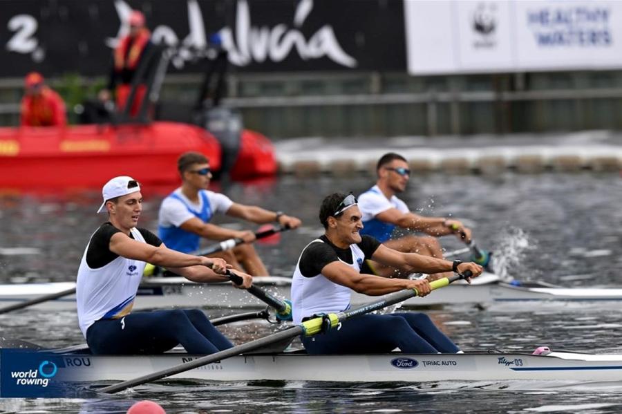 Bronz tricolor la dublu rame masculin la Campionatele Mondiale de canotaj tineret de la Duisburg, singura distincție în prima zi a finalelor
