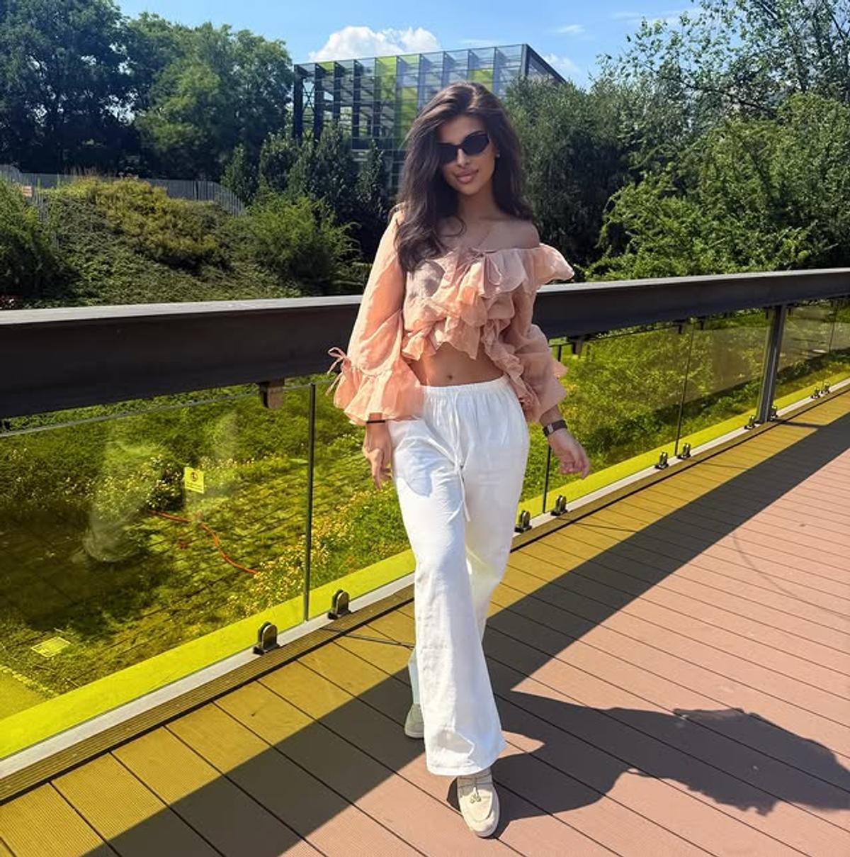 Rapid a anunțat transferul voleibalistei de 19 ani și a pornit furtuna pe pagina oficială: „Voi realizați că are o familie?”