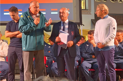 Proprietarul lui Genoa a vorbit aseară în fața a 3.000 de fani rossoblu / Foto: genoacfc.it