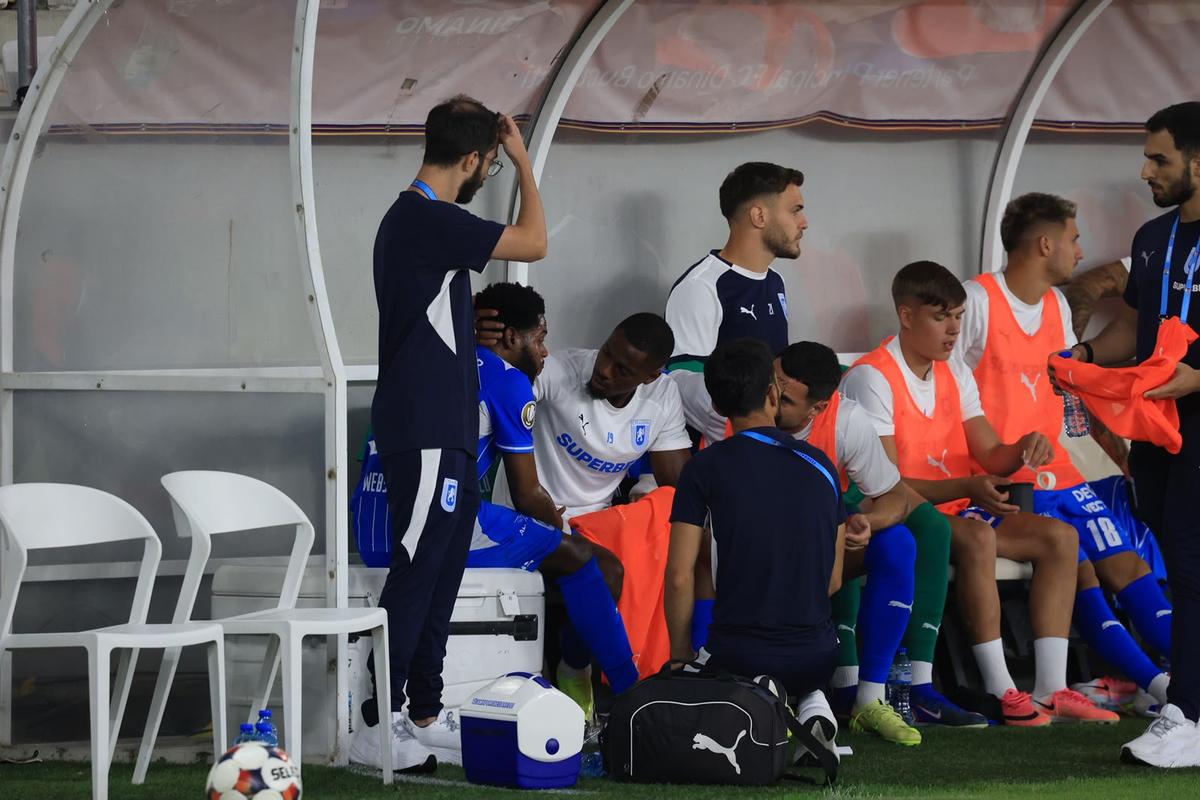 Debut de coșmar pentru Ronaldo Webster la Universitatea Craiova: gafă imensă și schimbare în minutul 37