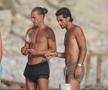 Ferran Torres și Marcos Llorente, surprinși împreună în ipostaze tandre la Ibiza. Foto: Hola.com