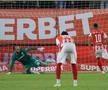 Cîrjan execută penalty în poarta Craiovei // Foto: Ionuț Iordache