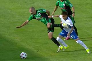 Lovitură ca în UFC la Farul - Corvinul! Arbitrul a avut nevoie de VAR
