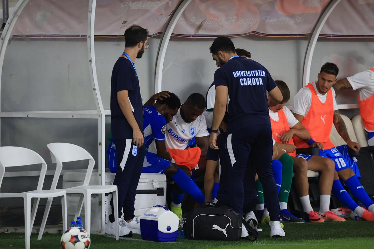 Debut de coșmar pentru Ronaldo Webster la Universitatea Craiova: gafă imensă și schimbare în minutul 37