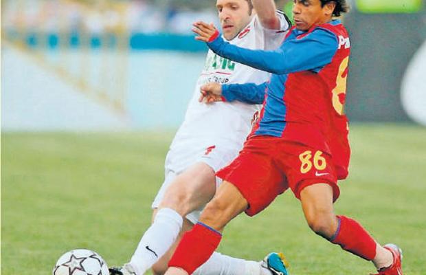 Adrian Petre e noul Elton la FCSB! Strategia lui Becali de a-l izola și izgoni pe atacant