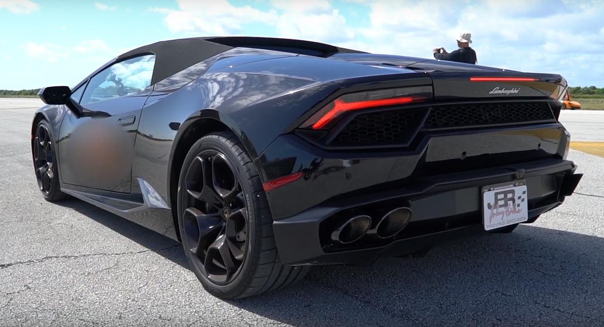 FOTO Aubameyang și-a deschis garajul de lux: Ferrari de 2,2 milioane de euro și 4 Lamborghini, dar și un „intrus” de numai 25.000 de euro