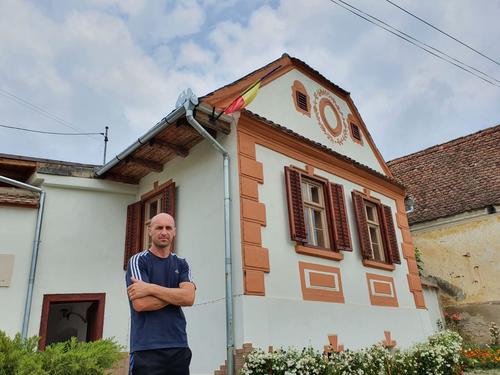 Fostul căpitan al CFR-ului, Gabriel Mureșan, 38 de ani, candidează pentru a deveni primar în comuna Apold, județul Mureș. Campion cu „feroviarii”, ex-închizătorul i-a sfătuit pe jucătorii lui Dan Petrescu cum să joace, mizând pe un 1-0 optimist.