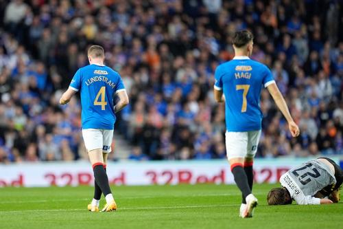 Ianis Hagi și John Lundstram la meciul tur dintre Rangers și Alaskert
Foto:Imago