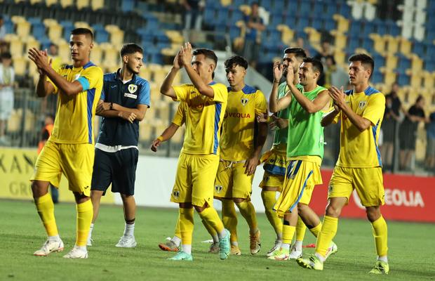 FRF s-a spălat pe mâini în „cazul Petrolul” » Decizie de neînțeles, după ce un oficial a încercat să mituiască un arbitru
