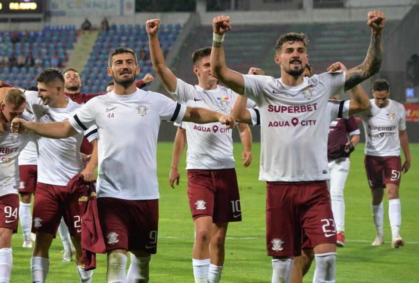 Mihai Iosif (46 de ani), antrenorul Rapidului, mai așteaptă jucători până la închiderea ferestrei de mercato.