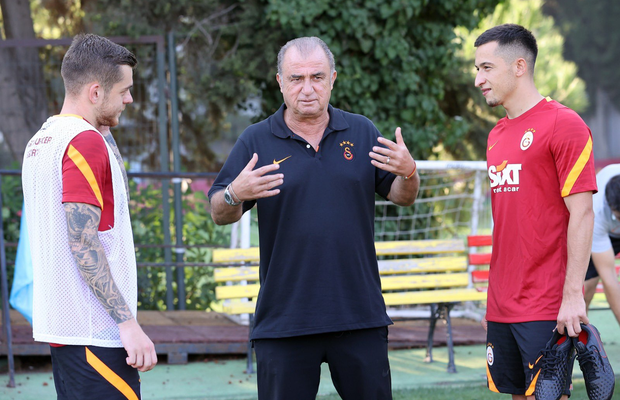 Moruțan, clip de prezentare la Galatasaray cu Hagi și Popescu: „Mi-am petrecut copilăria ascultând poveștile lor”