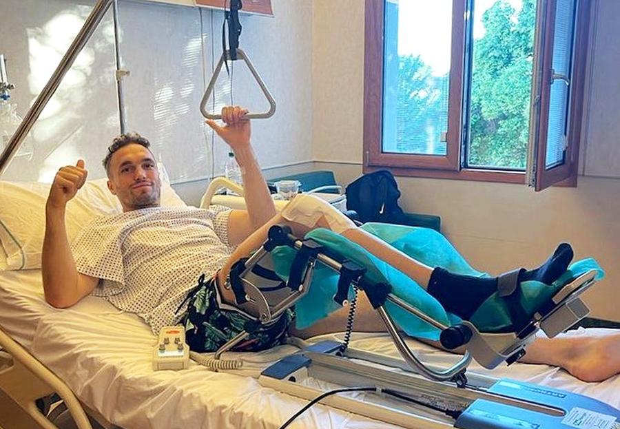 Gabriel Debeljuh, pe masa de operație // foto: Facebook @ Fotbal Club CFR 1907 CLUJ-NAPOCA Adrian Mititelu a refuzat un dublu campion cu CFR Cluj! Cine e primul transfer parafat de FCU Craiova