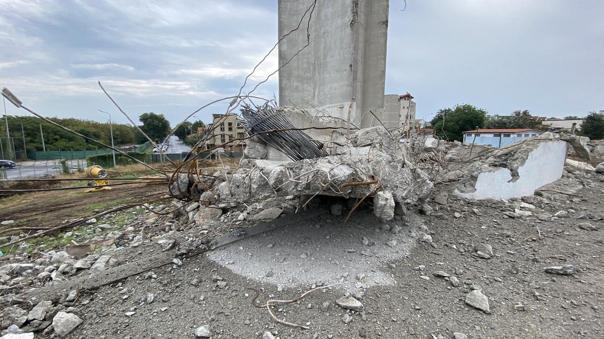 Vizită pe șantierul viitoarei arene de 100 de milioane de euro » Ce problemă au întâmpinat muncitorii + mesajul istoric căutat pe sub dărâmături