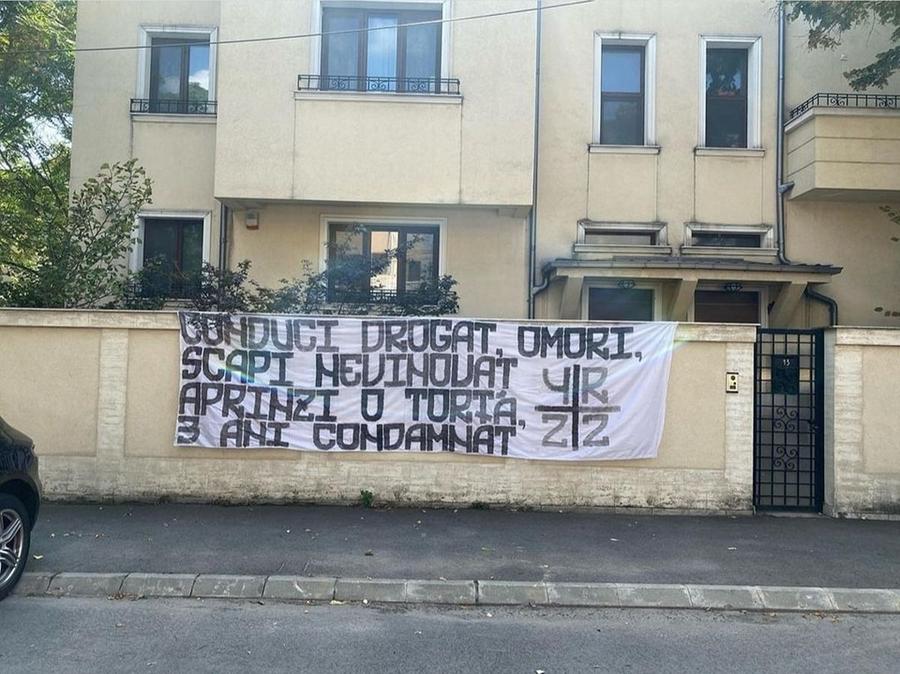 Protest la sediul LPF » Mesajul acid afișat de ultrași, după ce Jandarmeria a cerut pedepse mai dure pentru cei care aprind torțe pe stadioane