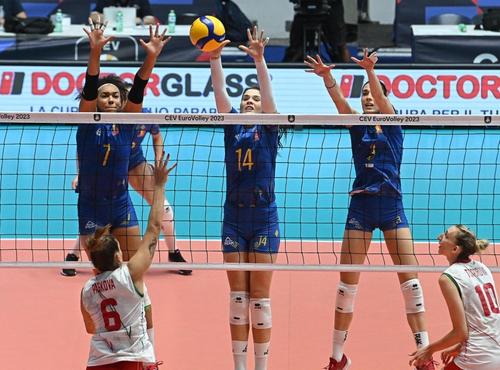 Blocajul româncelor într-un meci din grupe FOTO CEV