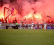 Jandarmeria București a găsit un adevărat arsenal pirotehnic în toaletele arenei Arcul de Triumf, înaintea meciului Dinamo - Petrolul. Antrenorul „câinilor” tocmai a ținut un discurs în care descuraja folosirea torțelor.