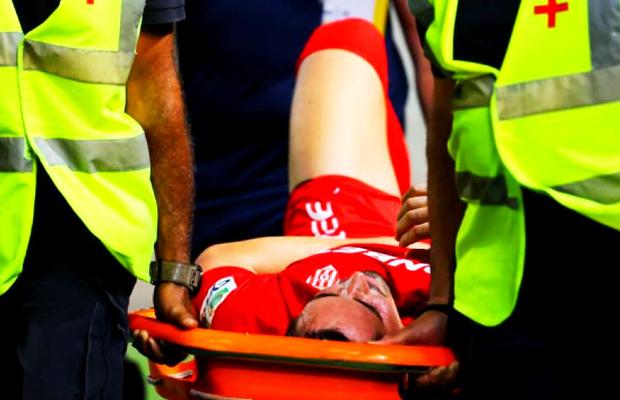 Claviculă ruptă în două părți, nevoie de 8 șuruburi » Accidentare groaznică la debutul în Cipru