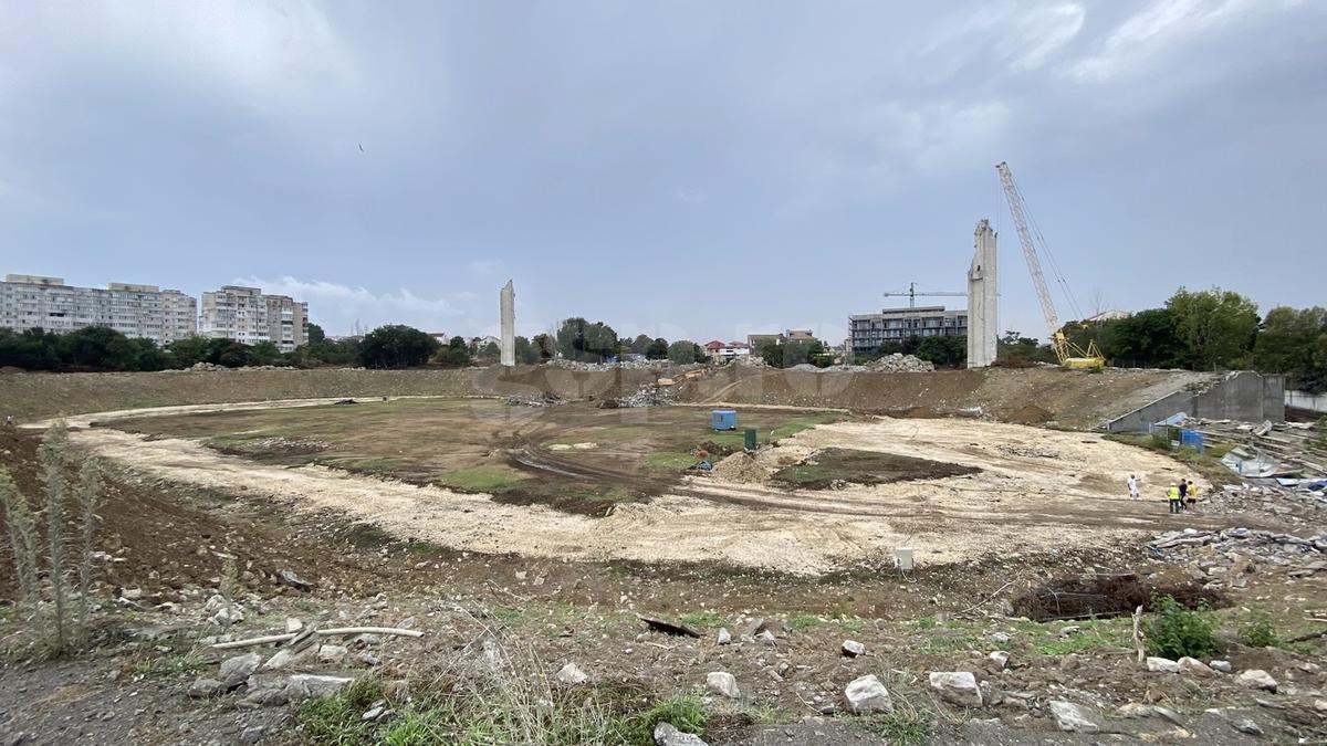 Vizită pe șantierul viitoarei arene de 100 de milioane de euro » Ce problemă au întâmpinat muncitorii + mesajul istoric căutat pe sub dărâmături