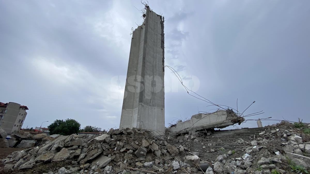 Vizită pe șantierul viitoarei arene de 100 de milioane de euro » Ce problemă au întâmpinat muncitorii + mesajul istoric căutat pe sub dărâmături