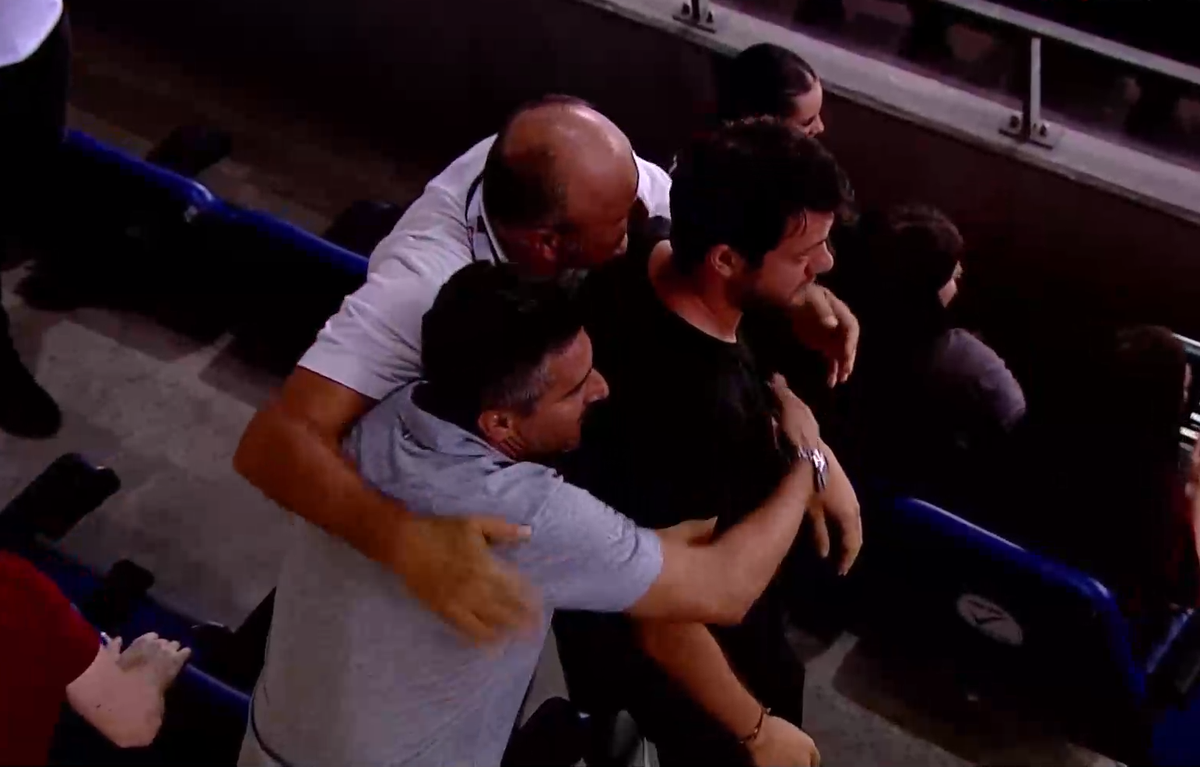 Adrian Mititelu și-a anunțat retragerea de la FCU Craiova: „Gata, nu mă mai vedeți!” » Cine preia clubul + primele mutări