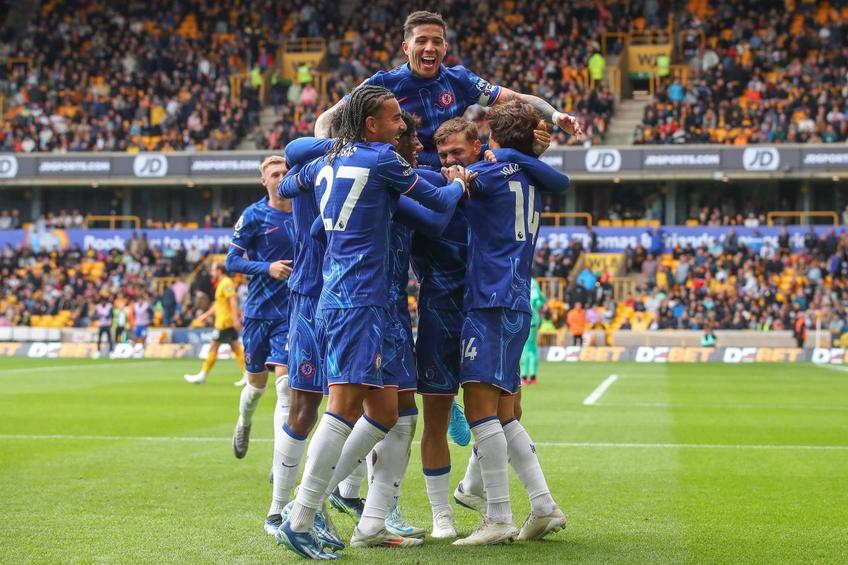 Partida dintre Wolves și Chelsea, scor 2-6, din runda cu numărul #2 din Premier League a fost una extrem de spectaculoasă. Noni Madueke (22 de ani), aripa dreaptă a londonezilor, a reușit hattrick-ul în doar 14 minute.