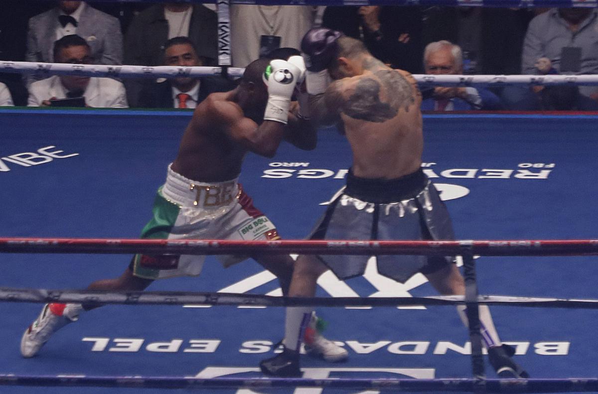Floyd Mayweather, meci demonstrativ cu John Gotti