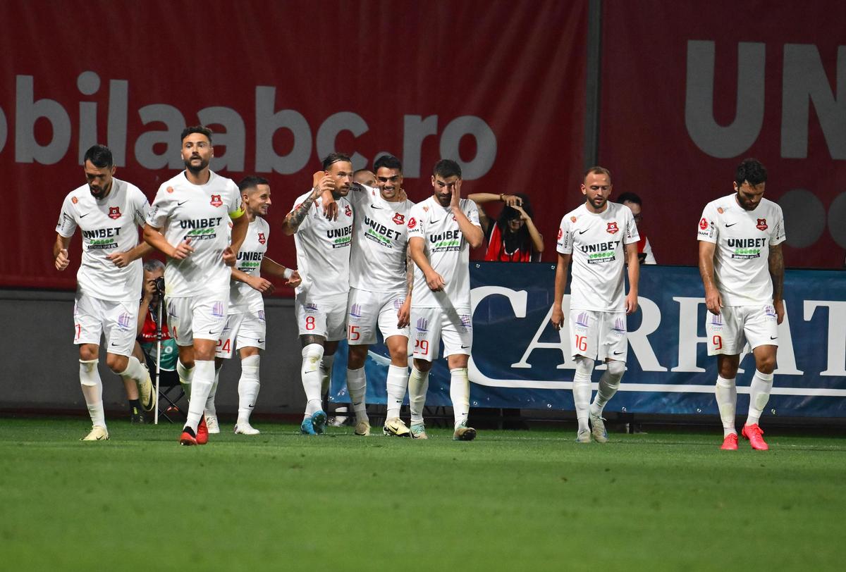 Suporterii și-au pierdut răbdarea! Ce s-a întâmplat după Hermannstadt - FCSB: imaginile surprinse pe gazon