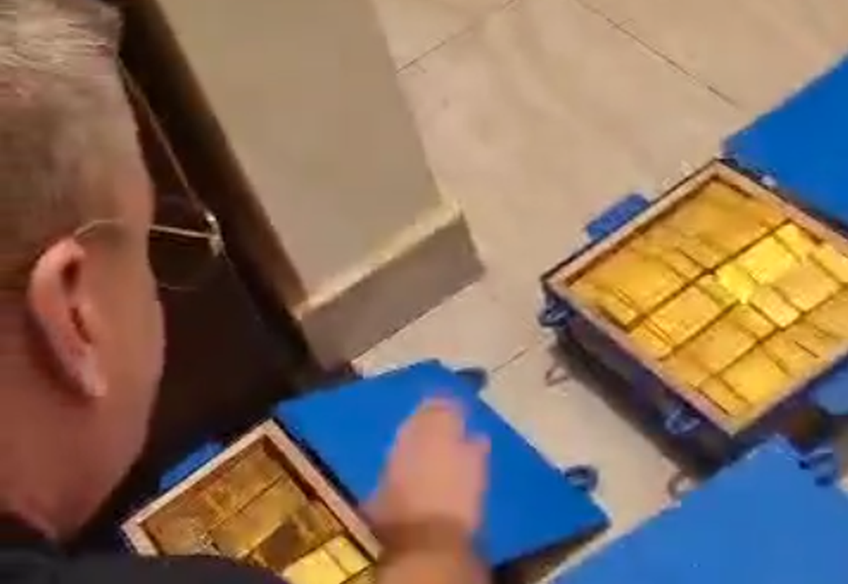 Ioan Varga își numără lingourile de aur