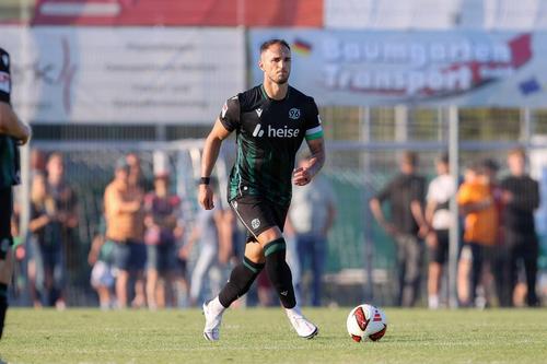 Virgil Ghiță a jucat 30 de meciuri în primul sezon la Hannover// foto: Imago Images