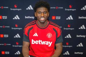 Transfer oficial la Manchester United » 82 de milioane de euro