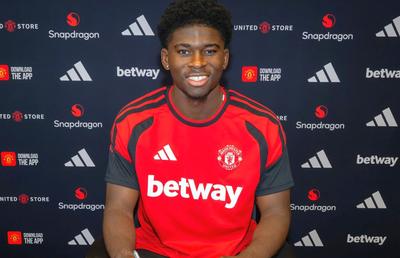 Transfer oficial la Manchester United » 82 de milioane de euro