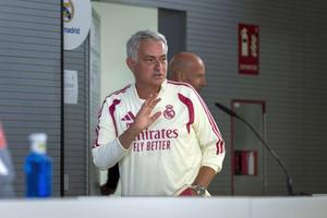 Mourinho părăsise deja sala, dar s-a întors să avertizeze: „În ziua în care veți spune...”