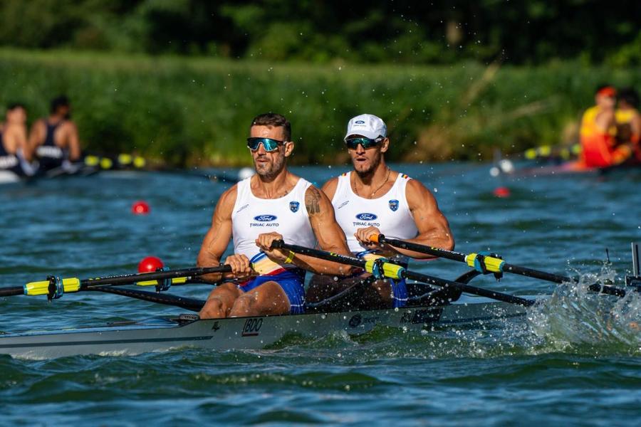 Marian Enache și Andrei Cornea, barca de dublu vâsle la CM 2026 Foto: FR Canotaj/Balint Czucz Bărcile României de 4 rame și 4 vâsle, feminin și masculin, și dublu vâsle masculin, calificate în semifinale la Campionatele Mondiale de canotaj de la Amsterdam