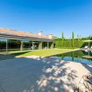 Imagine din interiorul vilei din Madrid în care locuiește Jose Mourinho/Foto: VnExpress International