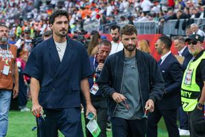 Thomas Muller și Mats Hummels au cumpărat clubul dator în România