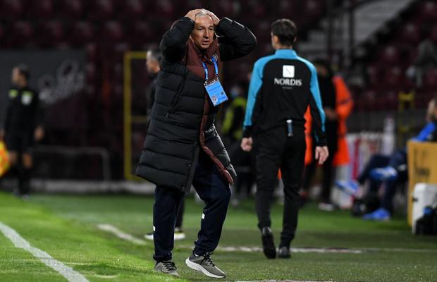 Dan Petrescu, reacție nervoasă după victoria cu Chindia: „Ne batem ca idioții! Nu pot să înțeleg regula asta”