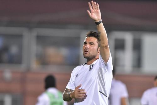 Iuliu Mureșan, președintele lui Dinamo, susține că nu a negociat în niciun moment cu Adrian Mutu, antrenorul de la FCU Craiova, dar admite că tehnicianul s-a aflat pe lista „câinilor” de posibili înlocuitori pentru Bonetti.