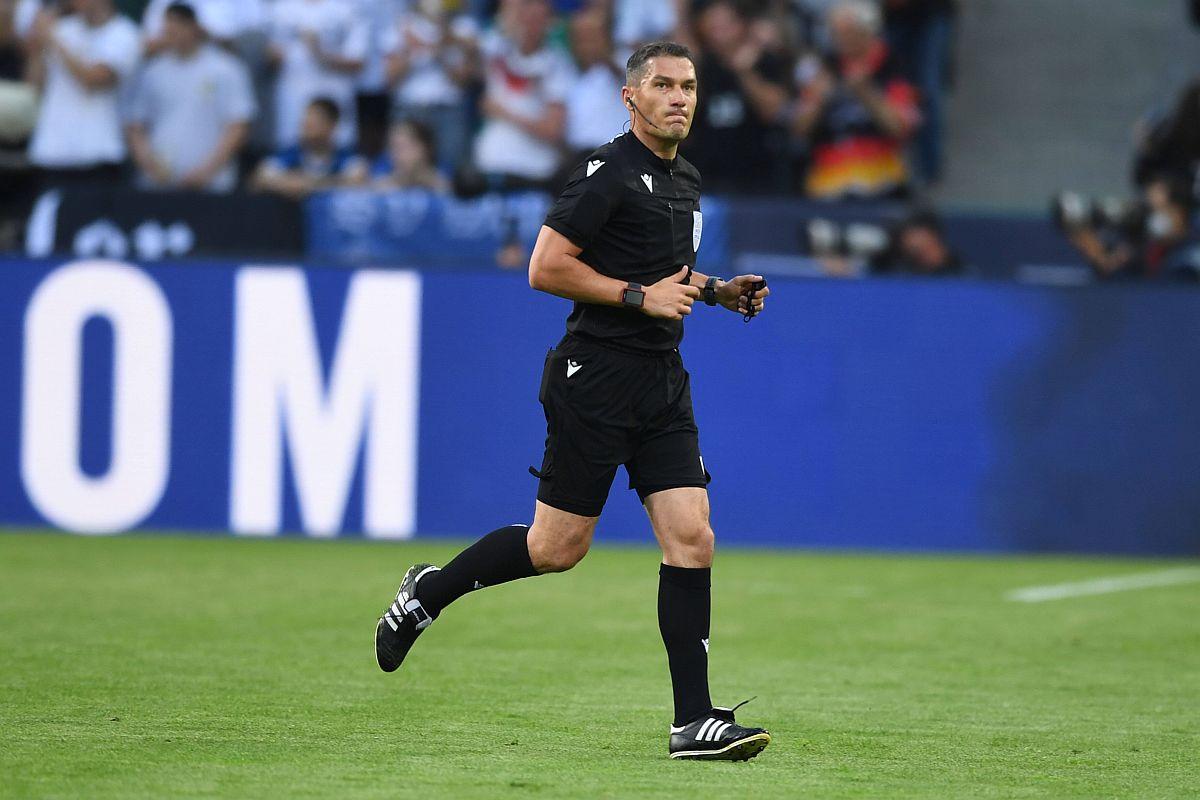 Cine este Istvan Kovacs, „centralul” care va arbitra finala Ligii Campionilor » Drumul dintr-un apartament din Carei, „șpaga” de 2 lei și debutul cu „roșu”
