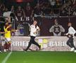 Imagini inedite în Giulești! Cristiano Bergodi a sărbătorit cu jucătorii și cu fanii golul de 3-1