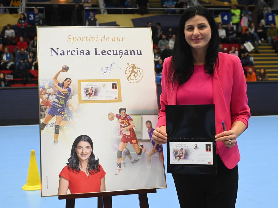 Narcisa Lecușanu la o ceremonie în Sala Polivalentă FOTO Imago Images CSM București și Rapid analizate de două mari campioane