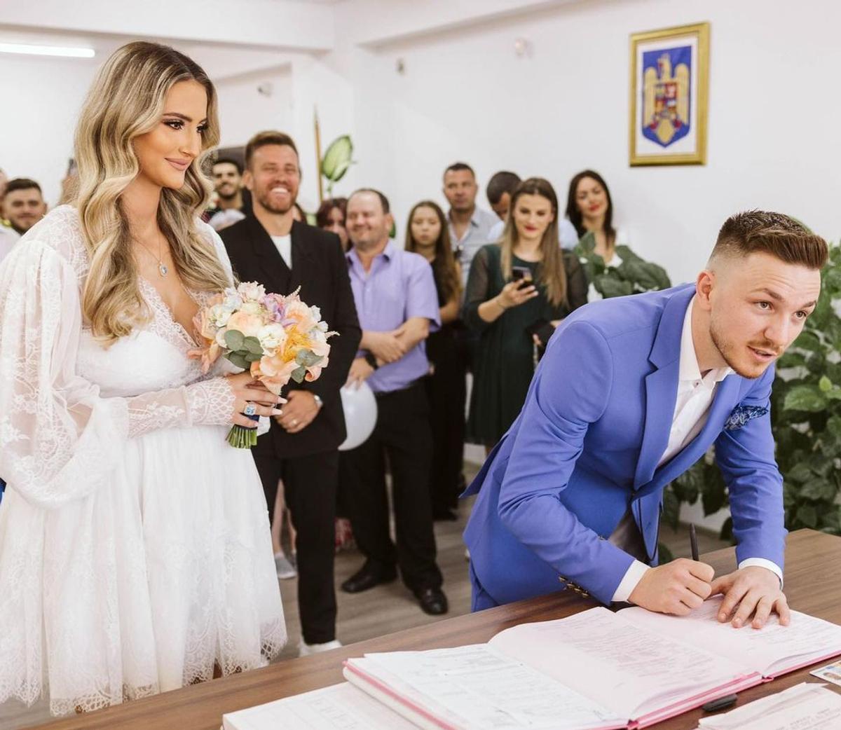 Partenera hot a fotbalistului de la FCSB: „Te iubesc, little warrior”