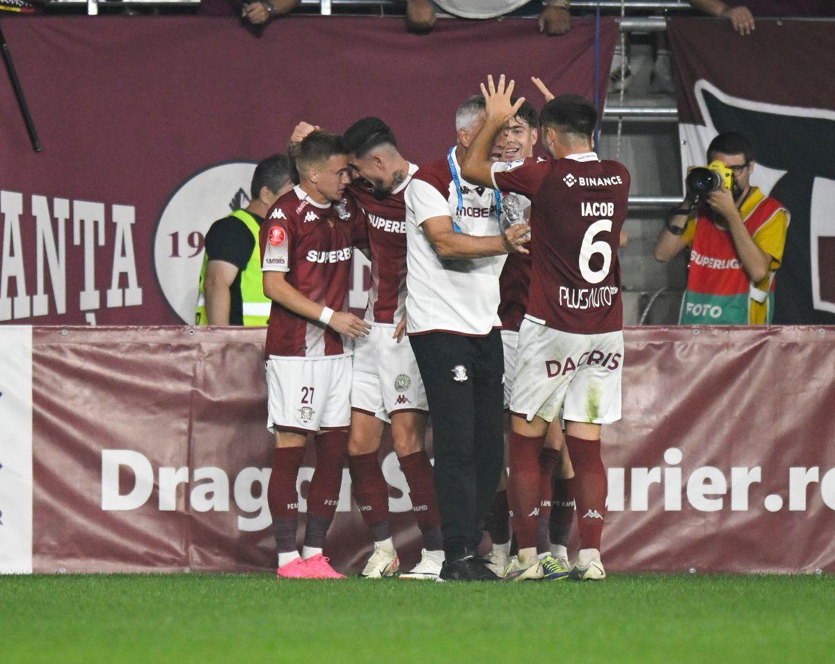 Imagini inedite în Giulești! Cristiano Bergodi a sărbătorit cu jucătorii și cu fanii golul de 3-1