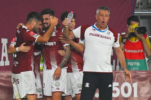 Rapid a învins-o pe CFR Cluj, scor 3-1, în etapa a 10-a din Superligă. Cristiano Bergodi, 58 de ani, tehnicianul gazdelor, și-a felicitat jucătorii și spune că repriza a doua e cea mai bună a alb-vișiniilor cu el antrenor.