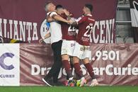 Imagini inedite în Giulești! Cristiano Bergodi a sărbătorit cu jucătorii și cu fanii golul de 3-1