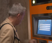 Valeriu Iftime merge cu metroul prin București