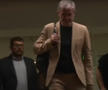 Valeriu Iftime merge cu metroul prin București