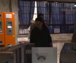 Valeriu Iftime merge cu metroul prin București